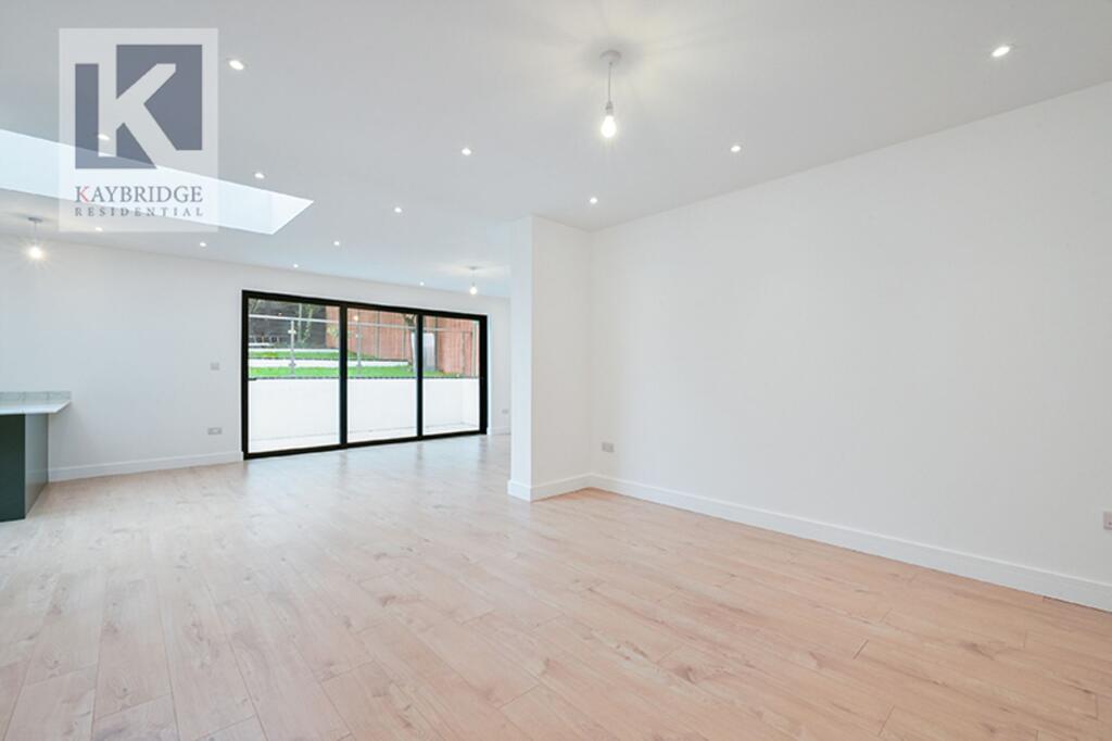 Donnington Road, Worcester Park - KT4 8EN