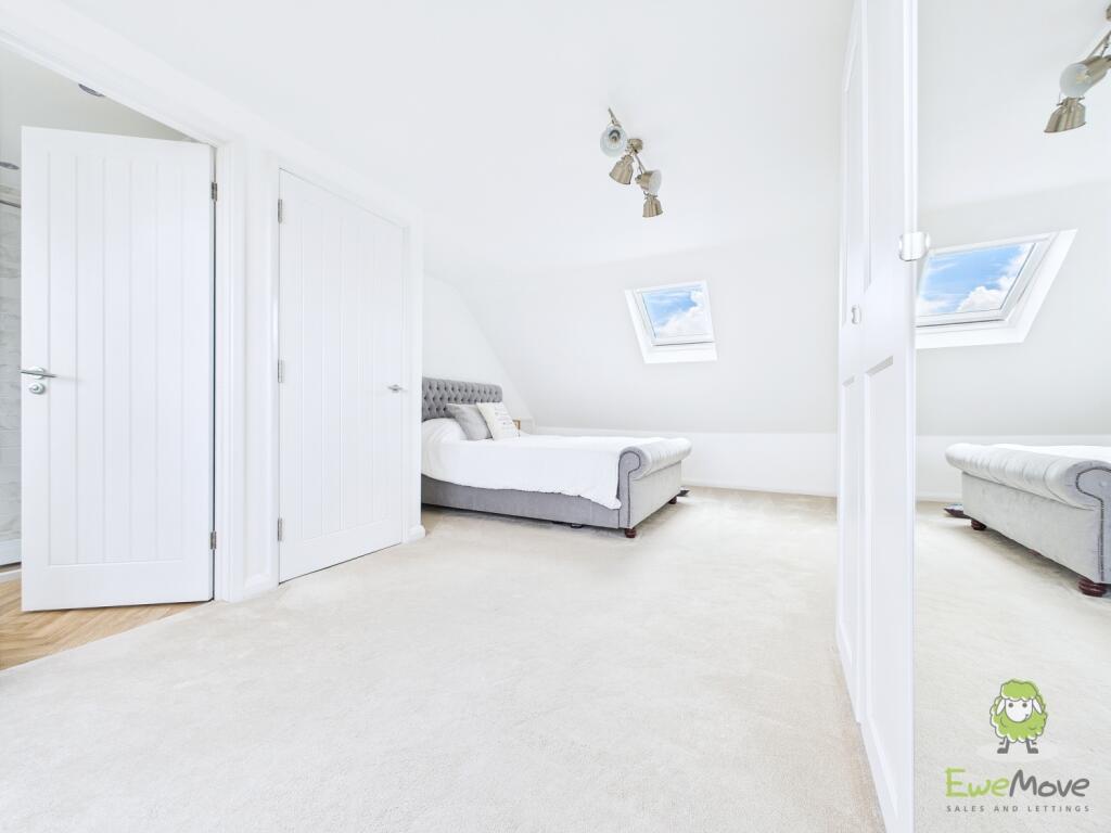 CAM01543G0-PR0146-STILL072