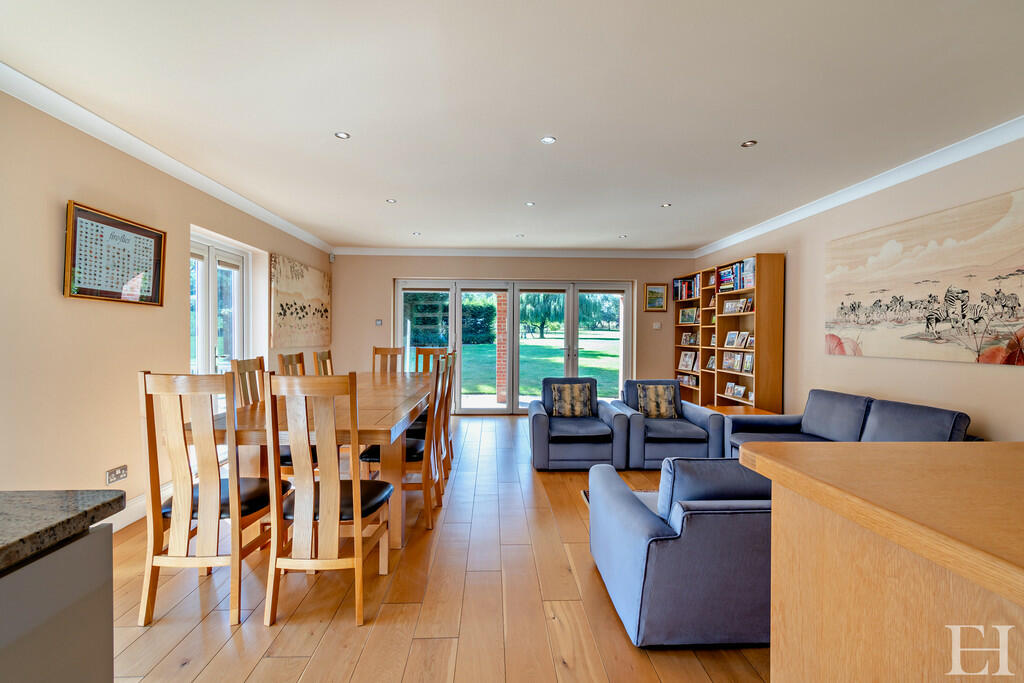 8617805-interiorW...