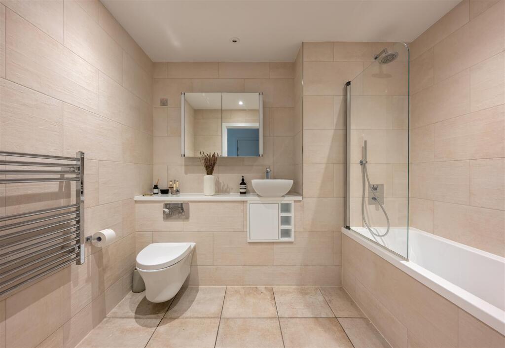 Station Approach, E17