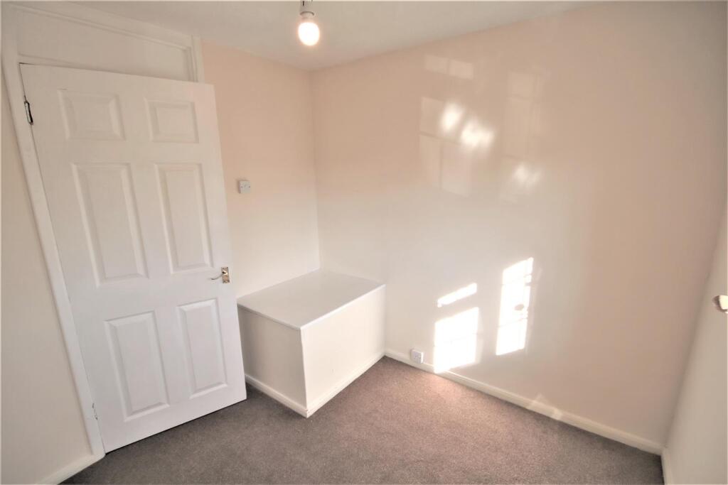 Bedroom 3b.JPG