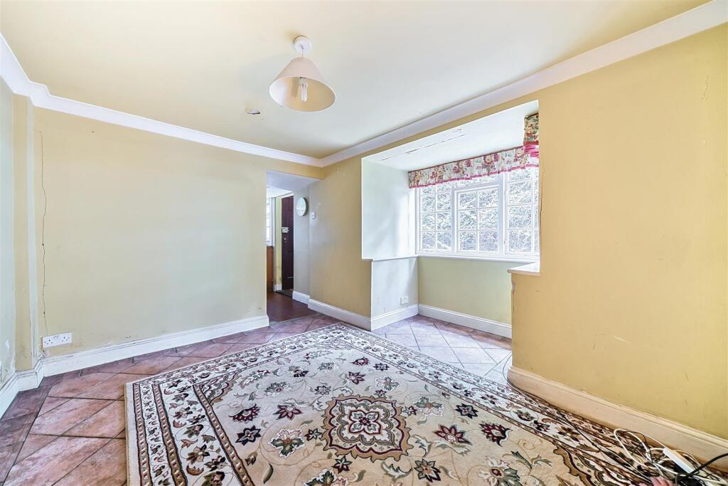 breakfast room h.jpg