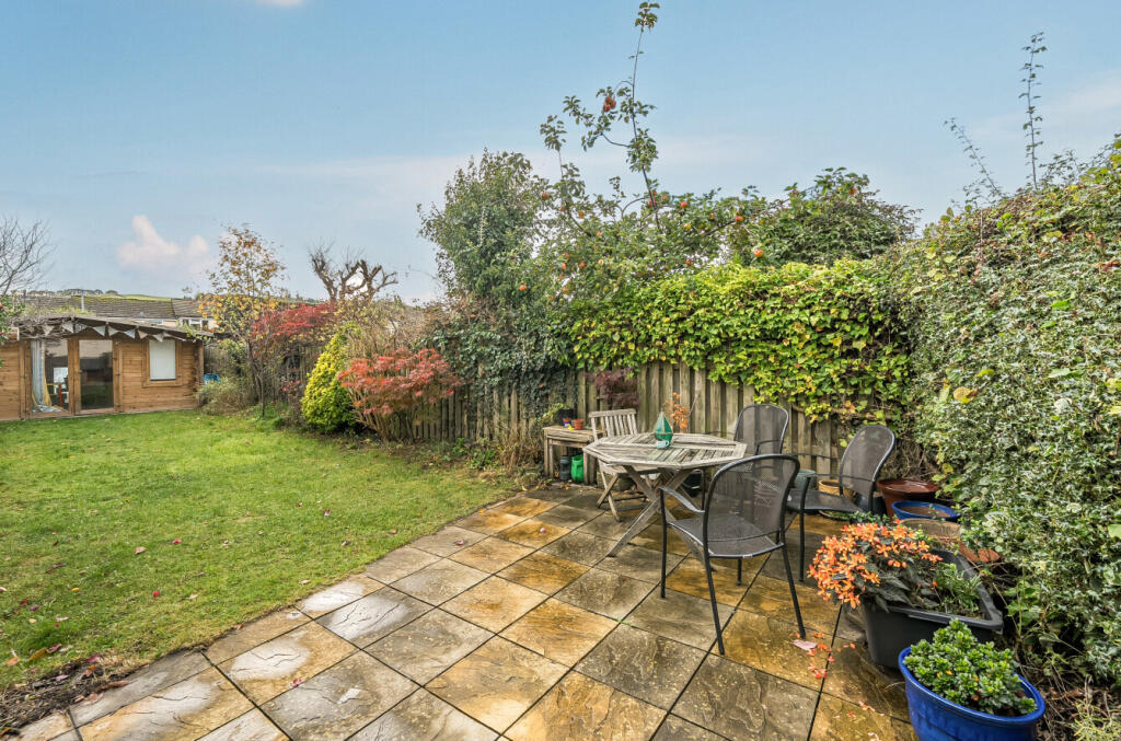 1370330-4-68f77c6...