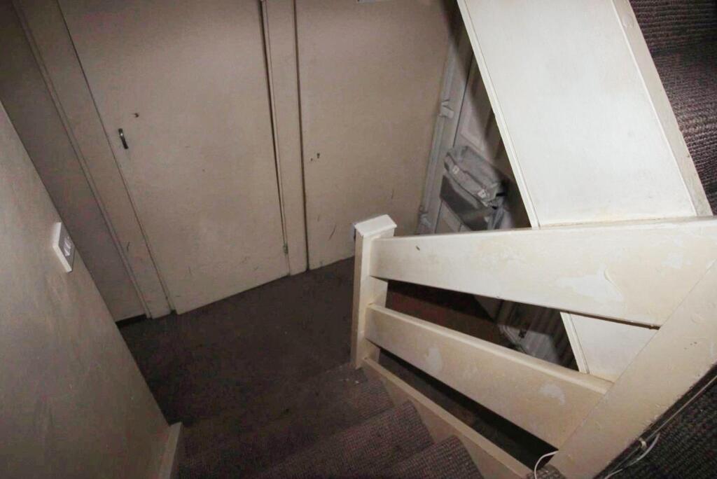 94f8c6e8-staircase.JPG