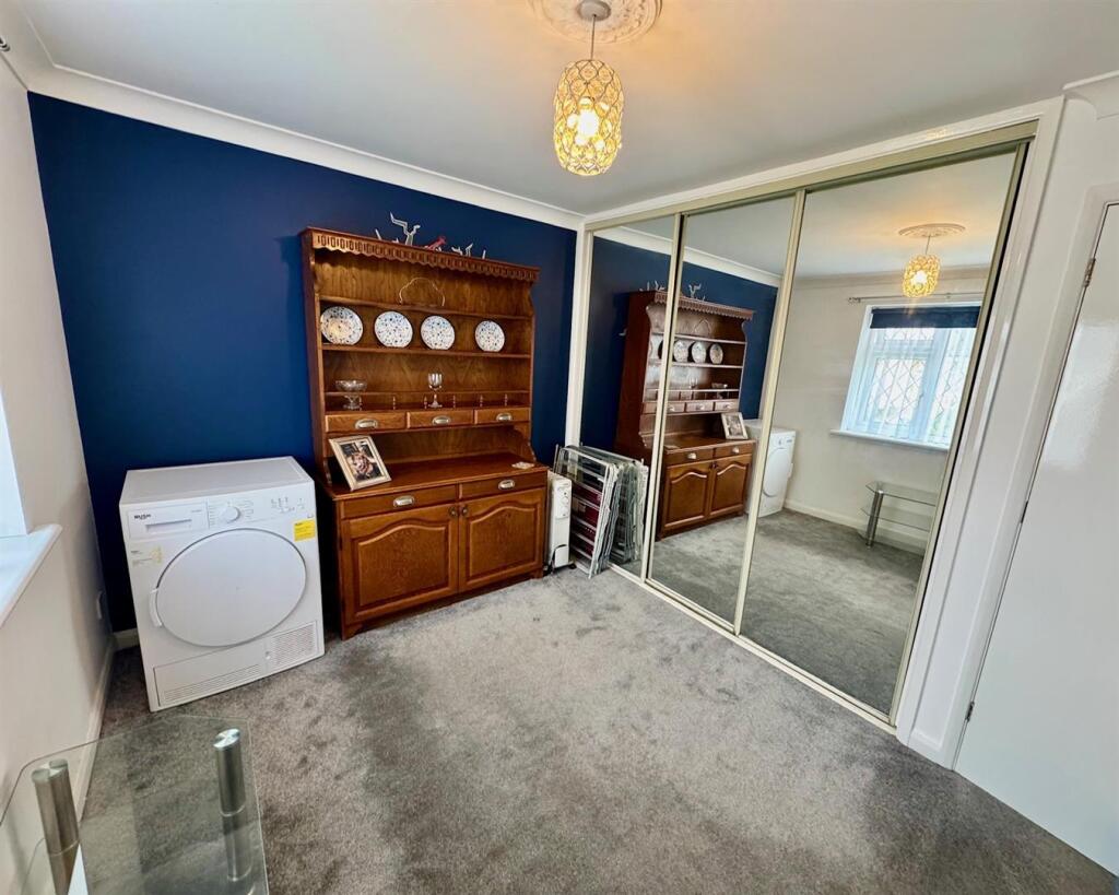 Bedroom 2b.jpg