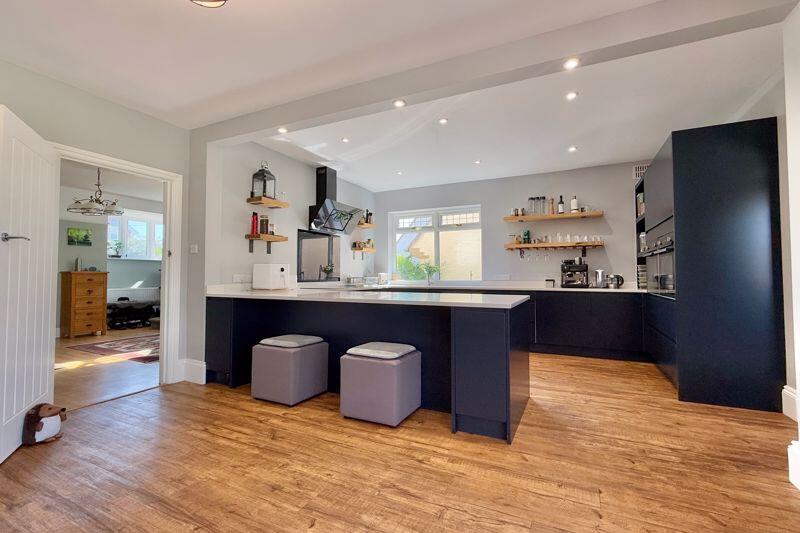 31' Kitchen/Breakfast/Family Room