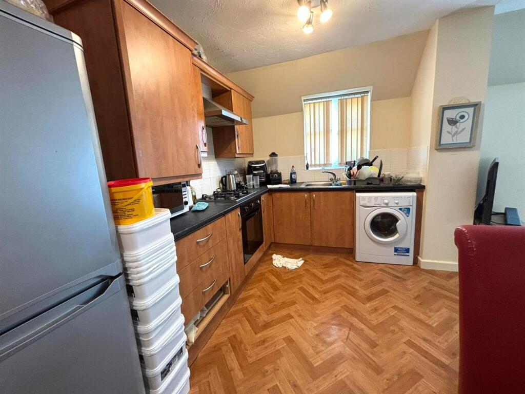 Kitchen pic 2.jpg