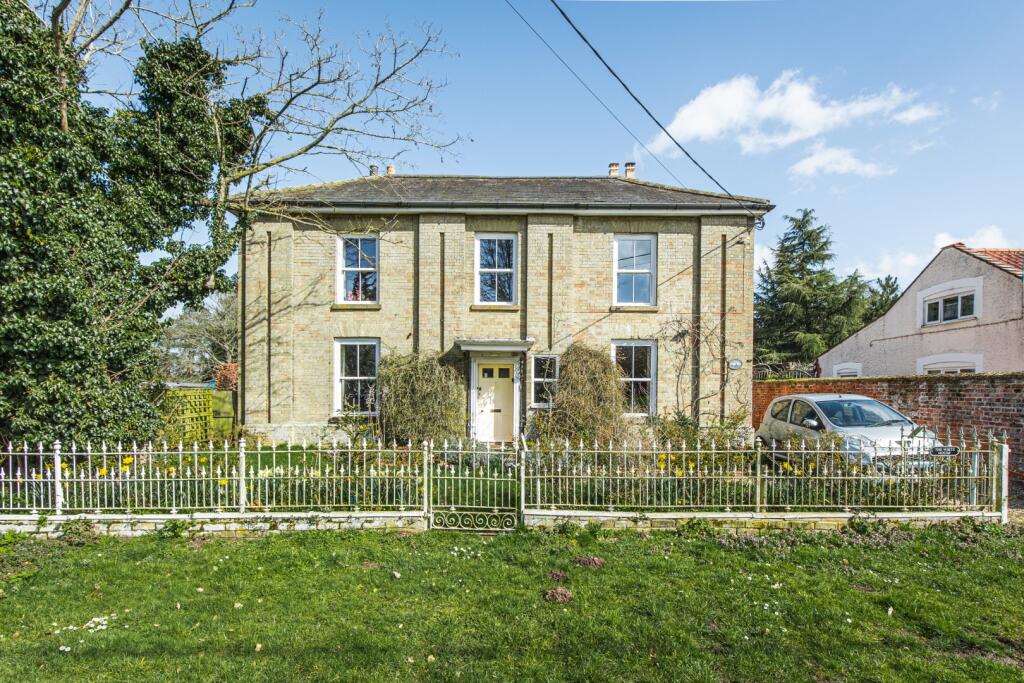 The White House-Fakenham-7 T202504091021.jpg