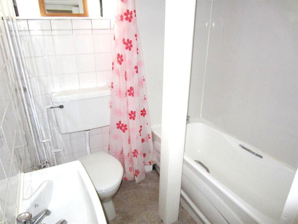26 bath.jpg