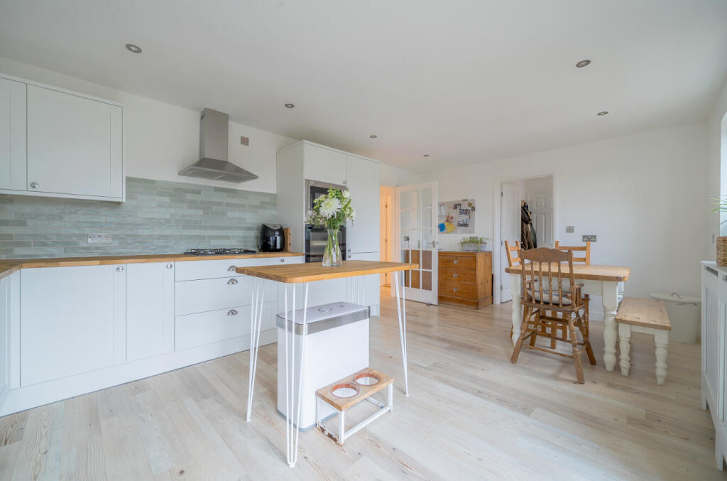 1383822-9-6929d33...