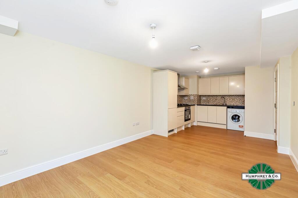 New Build Flat in popular all new 'Shannon Centre'