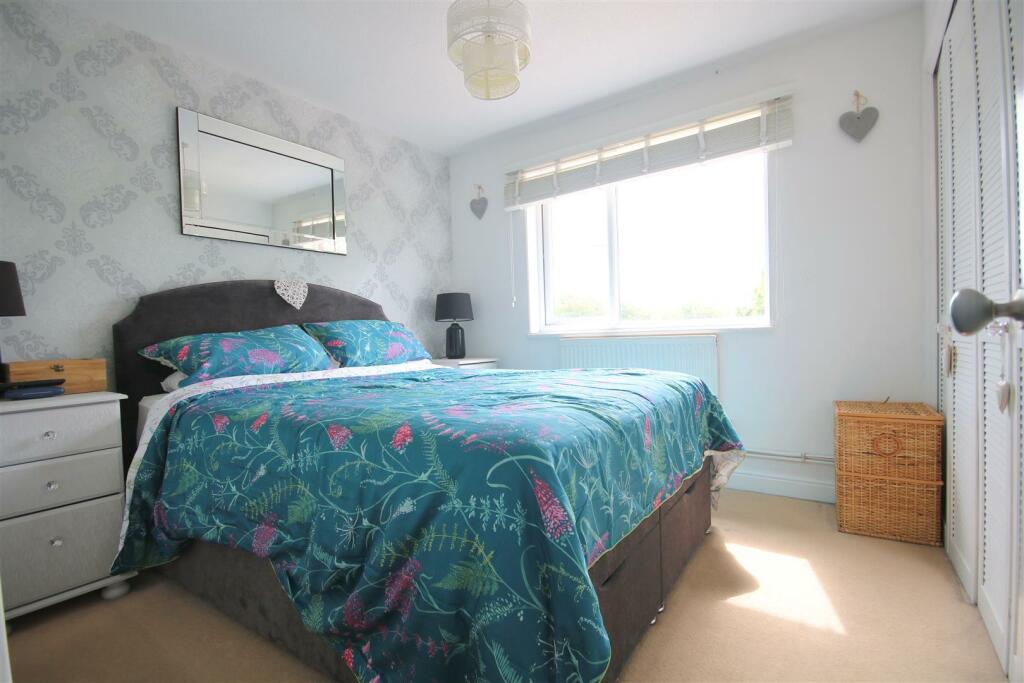 bed1.jpg