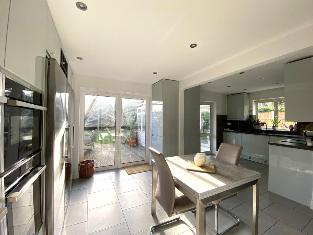 kitchen/breakfast room