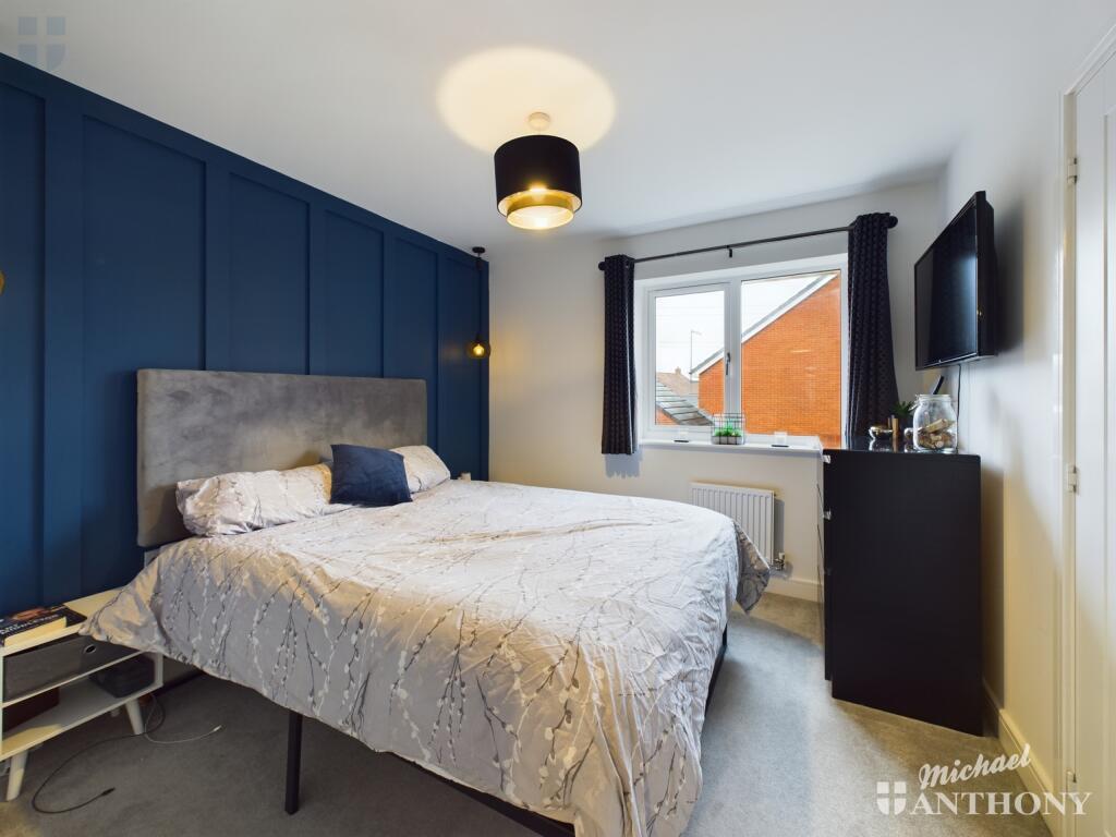 CAM03852G0-PR0195-STILL008