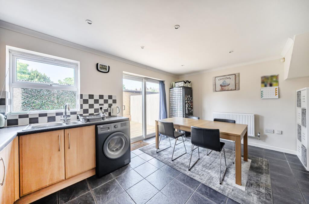 1324710-4-686f8dc...