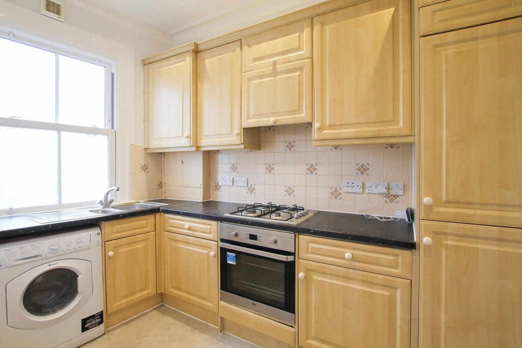 4.kitchen.jpg