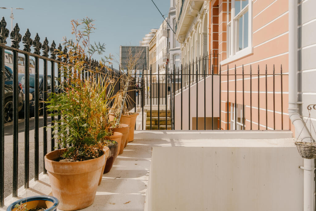 Croft-StLeonards-GrandParade-Exterior