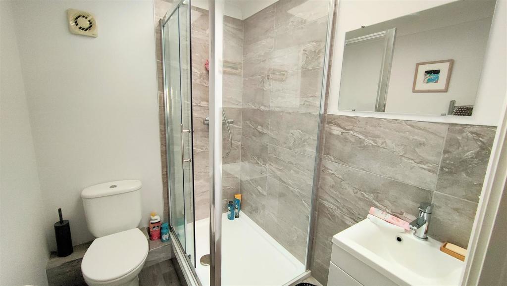ensuite.jpg