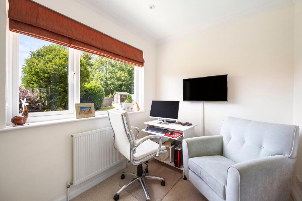 Bedroom / Office