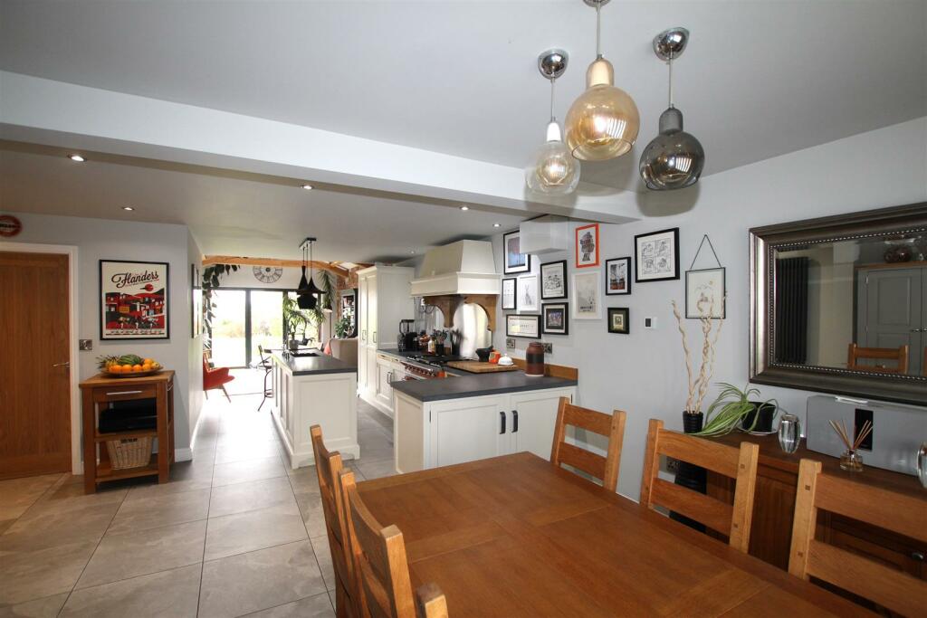 Dining to Kitchen.JPG