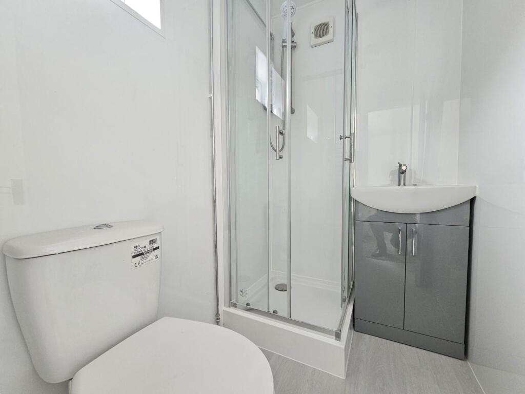 ensuite.jpg