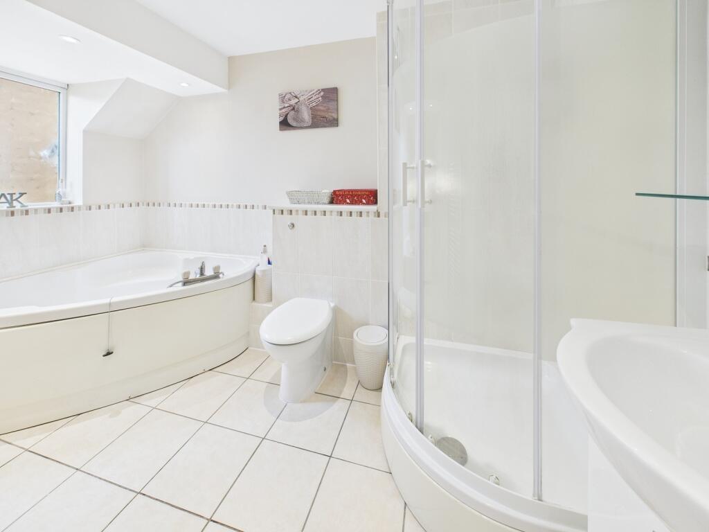 En Suite Bathroom to Bedroom 1