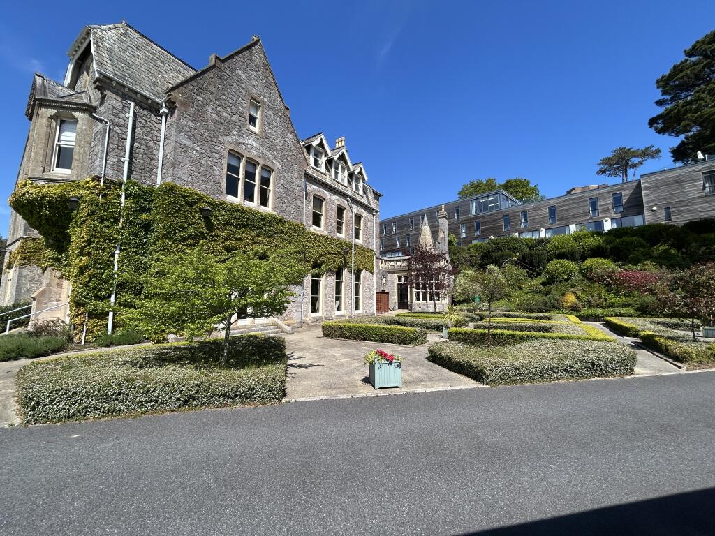 Manor House Outside.JPG