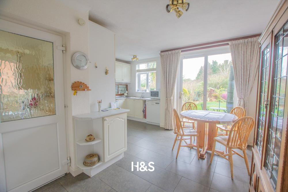 3 northbrook - kitchen.jpg