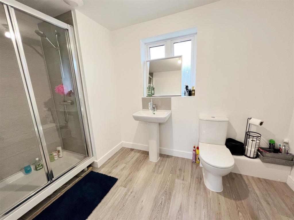 En Suite to Master Bedroom.jpg