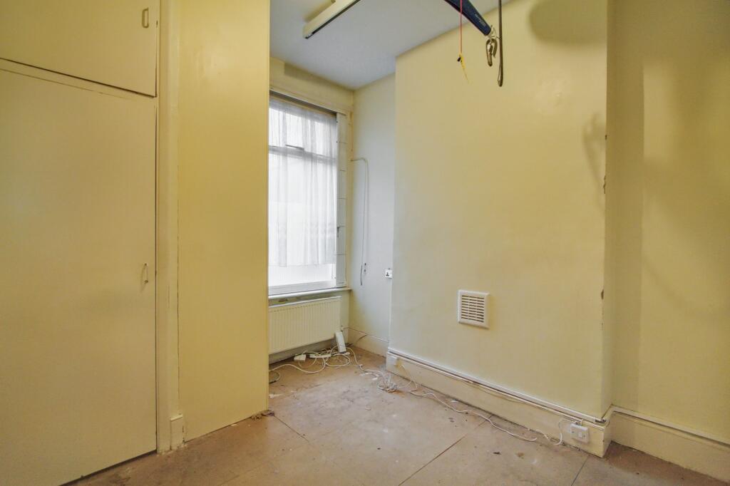 Flat A, 124 Rathcoole Gardens, Hornsey, London, N8 9PG