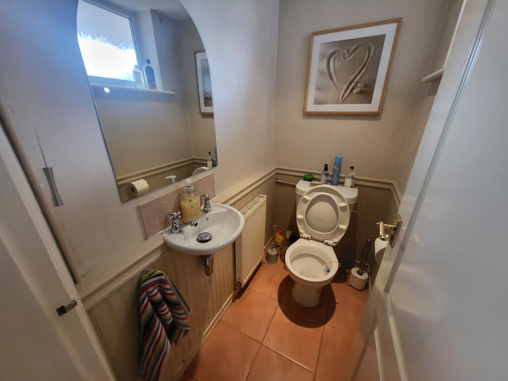 Cloakroom/wc