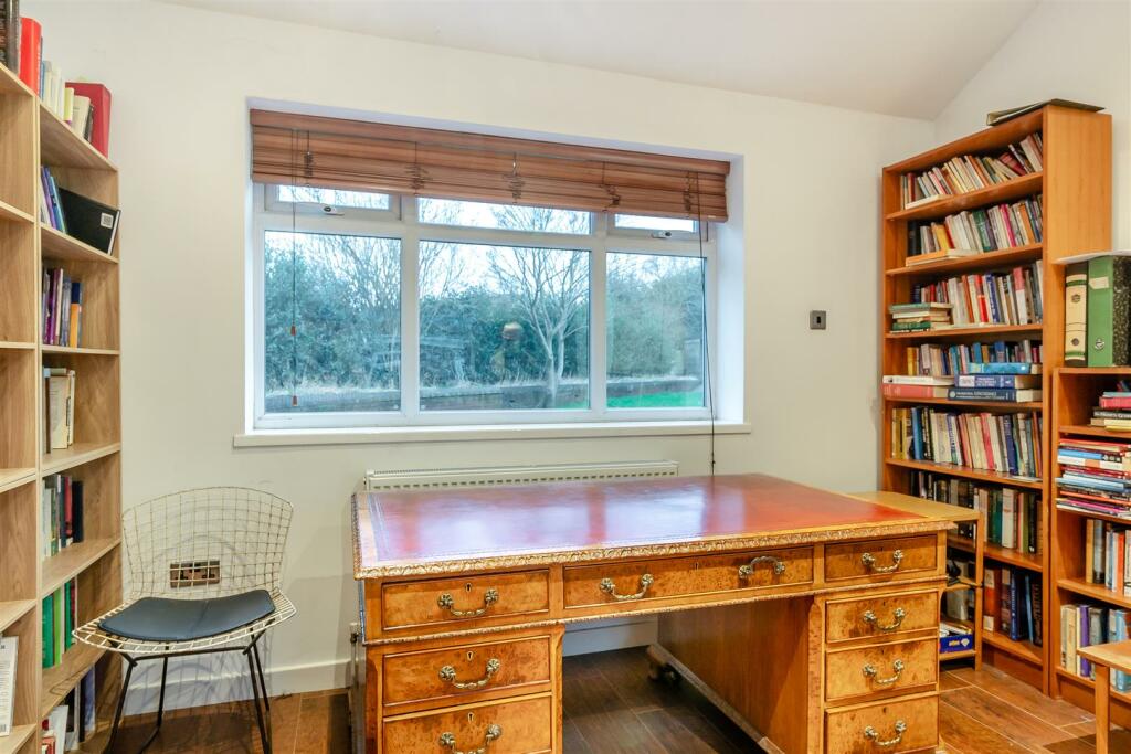8582899-interior33.jpg