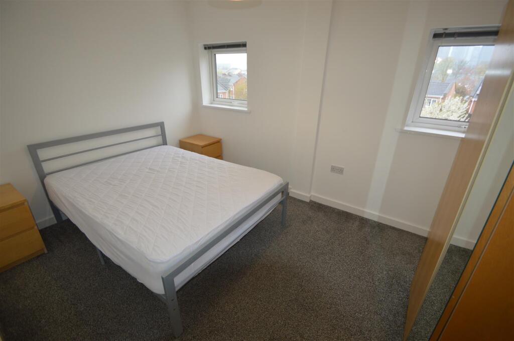 296EStretford - 5.JPG