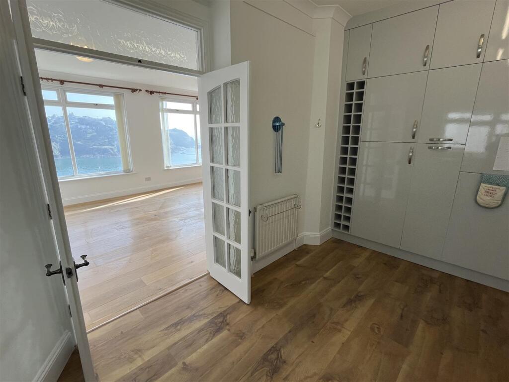 kitchen 2.JPG