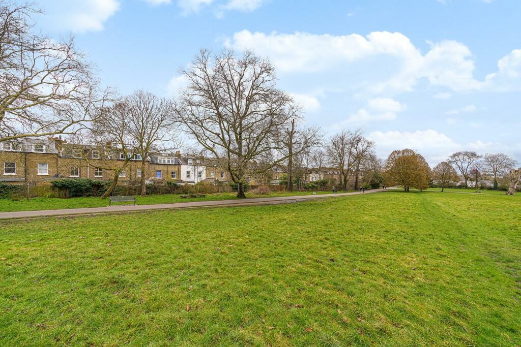 Overlooking Brockwell Park.jpg