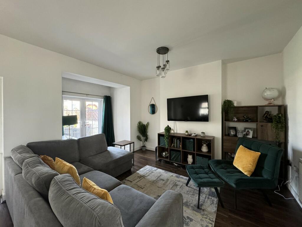 Lounge / Dining Area 