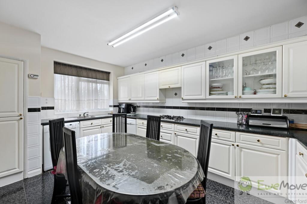 EM - 153a Whitby Road - Kitchen3 (1)