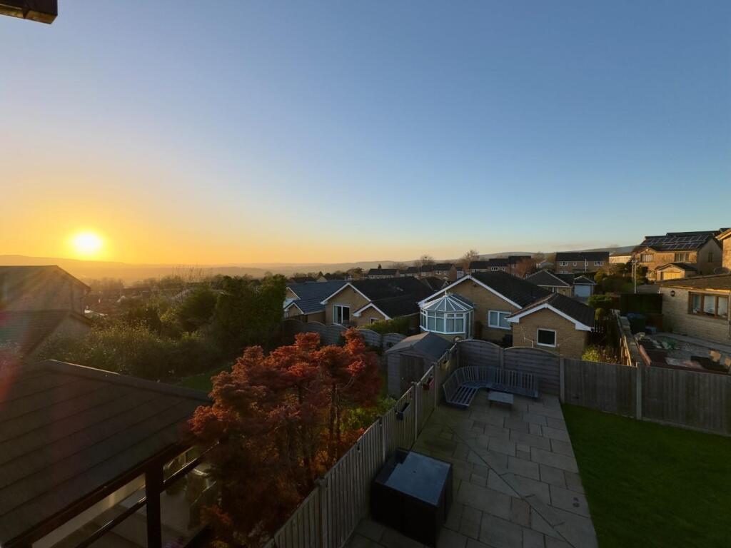 View 4Photo, Clockhouse Grove, Burnley, 5 Bedroom 