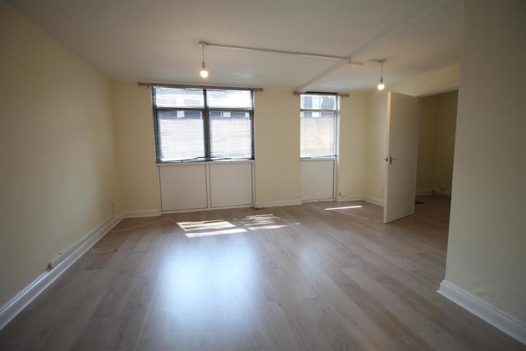 Lounge 2.JPG