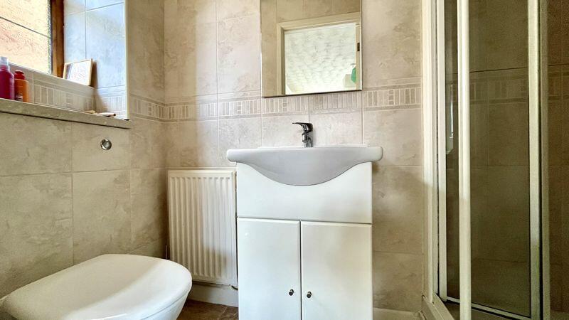 En-Suite to Bedroom 1