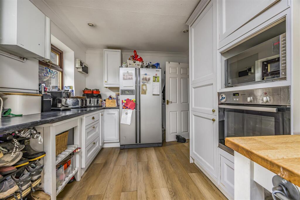 1 Conifer Drive, Hambrook-PorticoMarketing-Nexa-34