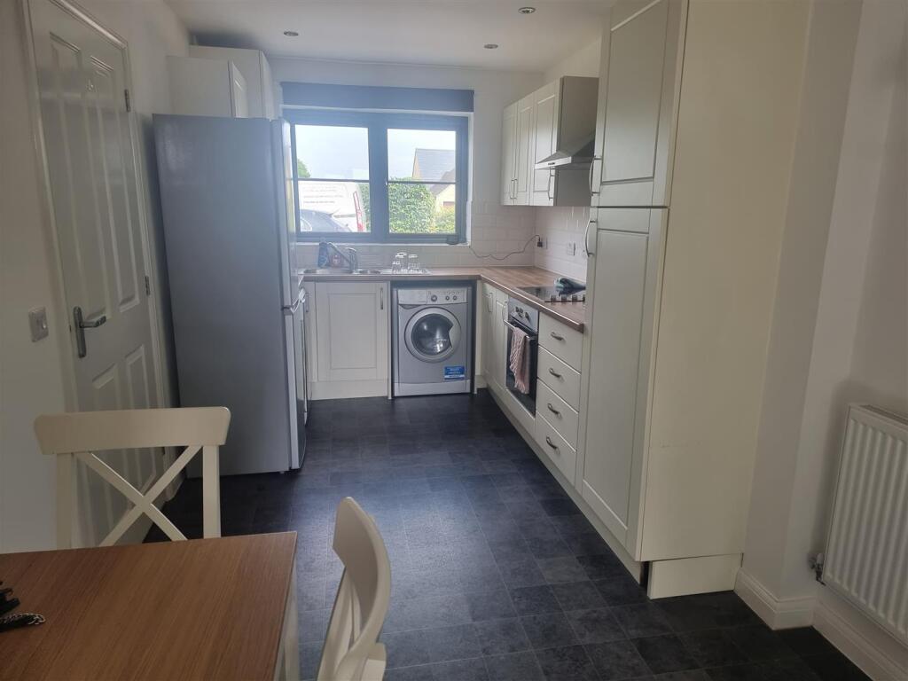 52 Bownham Mead kitchen.jpg