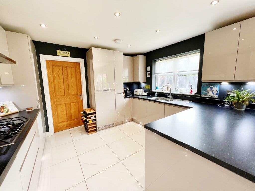 Kitchen Diner pic 4.jpg