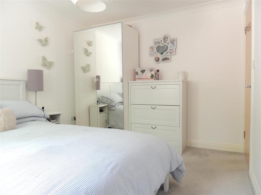 Bedroom 1 -2.JPG