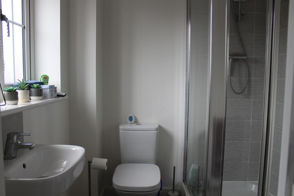 Ensuite (Main)