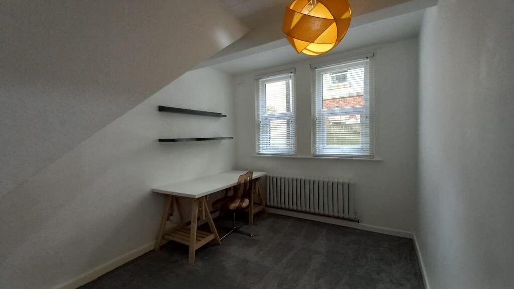 bedroom 2,.jpg