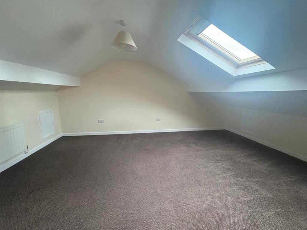 WhatsApp Image 2025-09-19 at 13.37.33 (4).jpeg