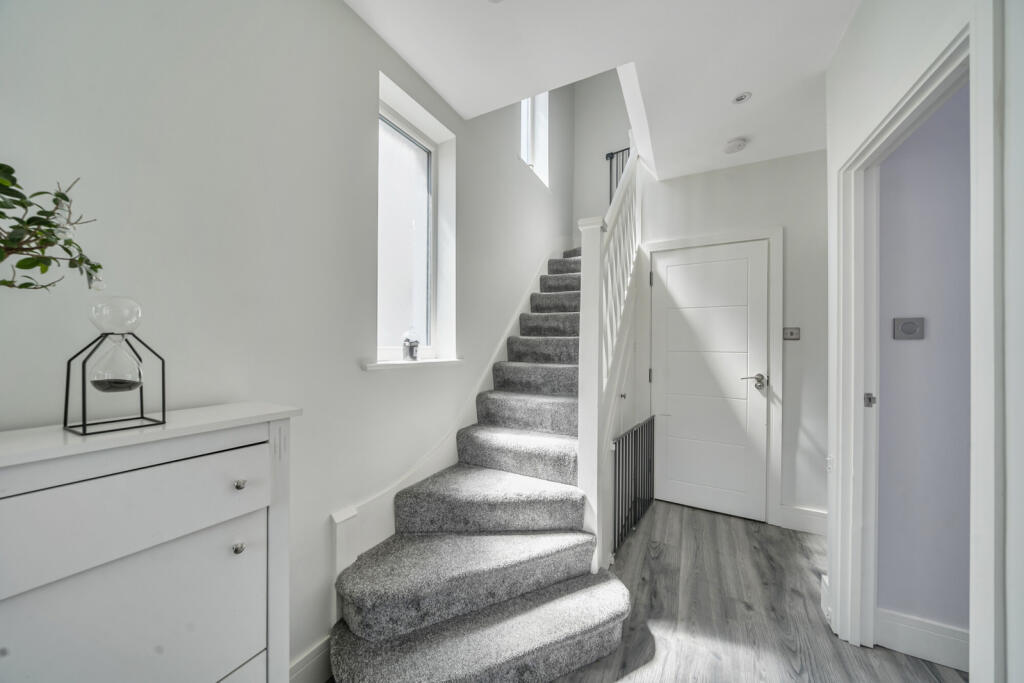 1306272-2-6852c4c...