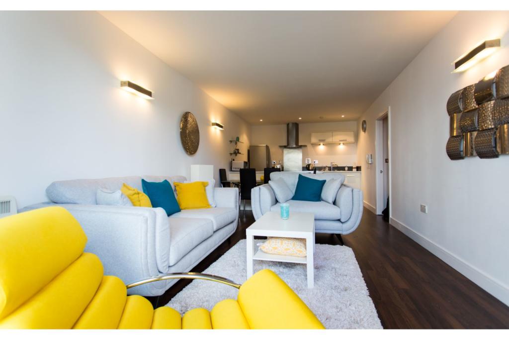 Lounge / Kitchen