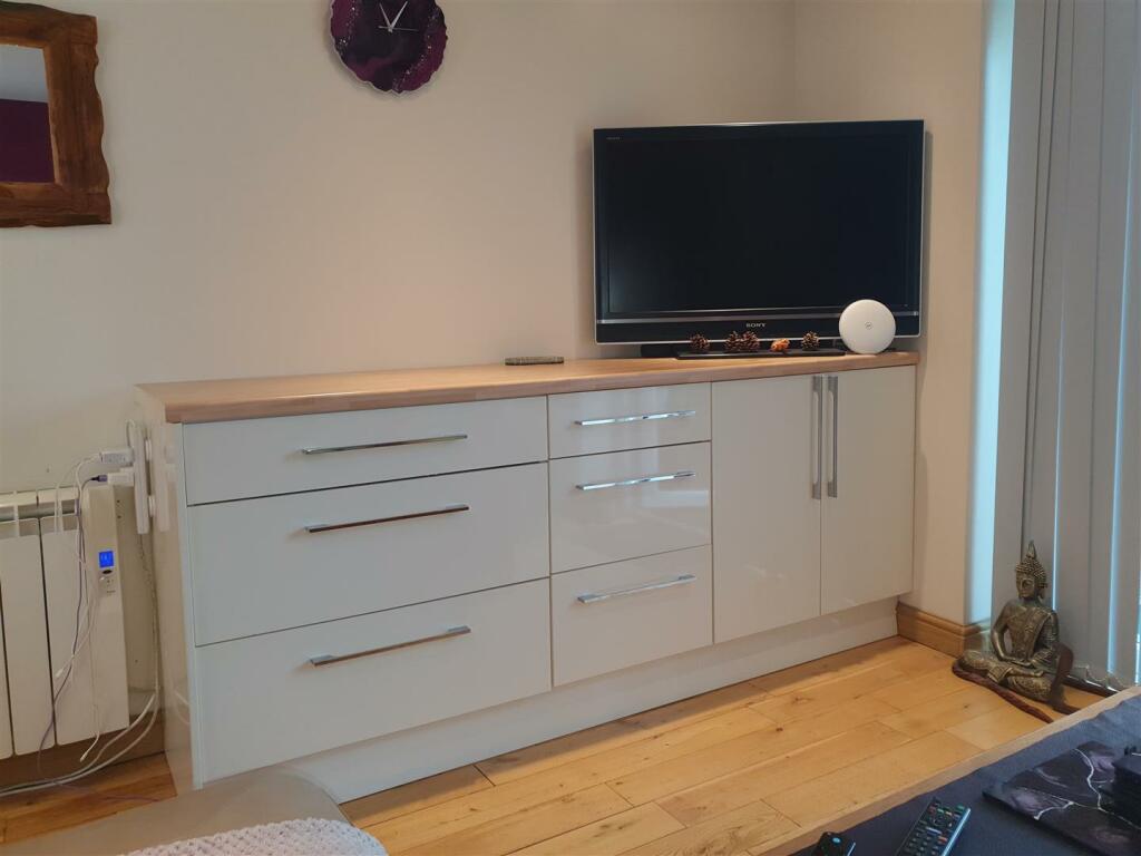 REAR LIVING ROOM